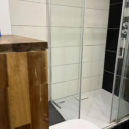 Geraeumige, Helle 3 아파트